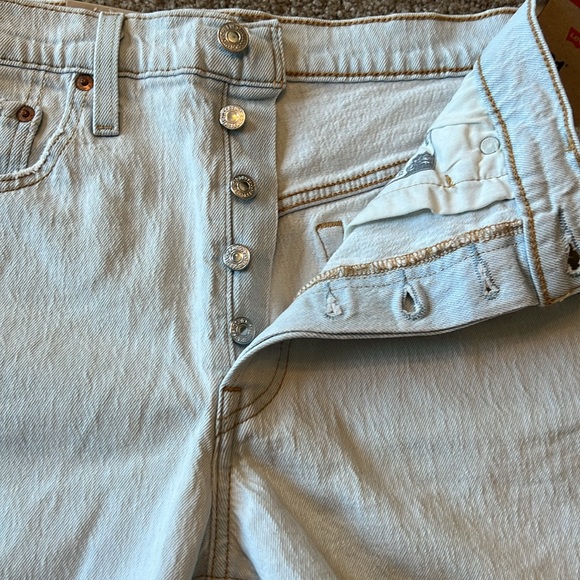 NEW Levi 501 Button-Fly Denim Shorts - Picture 2 of 3